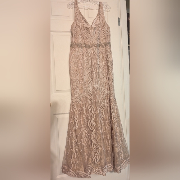 Montage by Mon Cheri grown - Picture 5 of 9